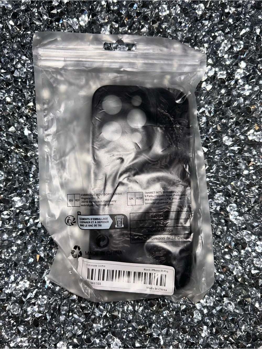 iPhone 15 pro Black Dragon Embossed Protective Phone Case - Black